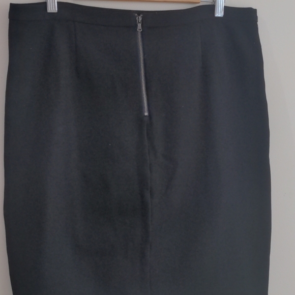 Club Monaco skirt - Picture 3 of 5